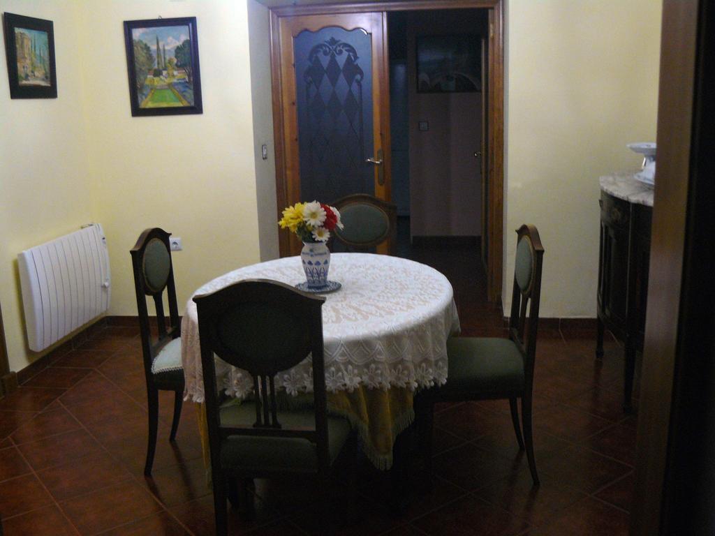 Vivienda Principal Torre De Campos Vendégház Ainzón Szoba fotó